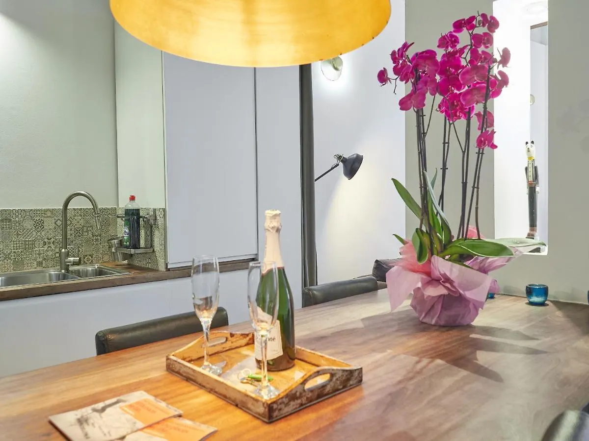 Alessandra Central Ramblas Barcelona Apartment